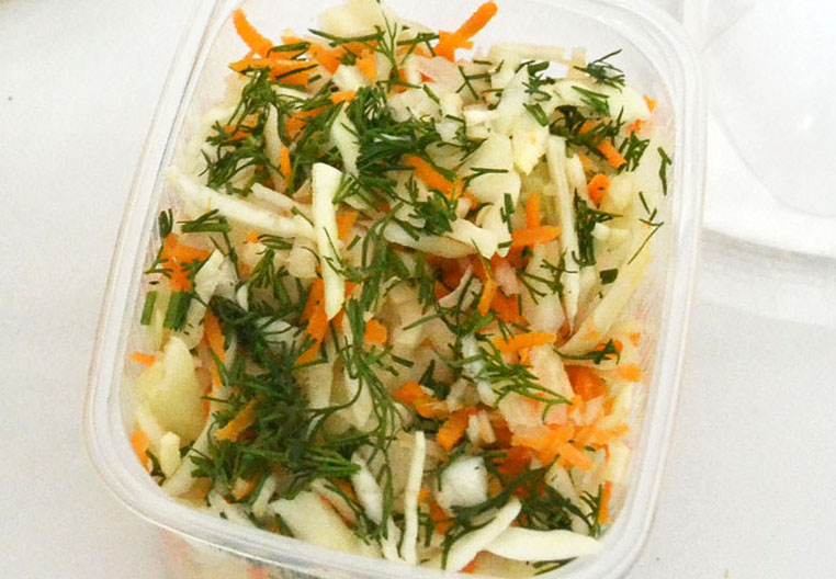 Салат "Фермерский": капуста, морковь, яблочко